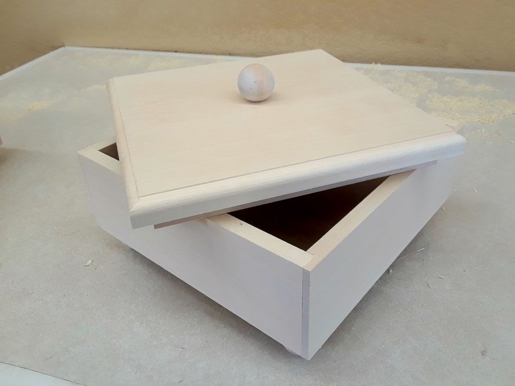 lift-off-lid-square-box-my-chip-carving