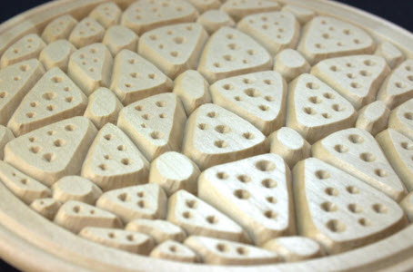 8 inch beaded flat plate, moozza pattern