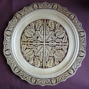 holly plate pattern inside beaded scalloped rim plate christmas design